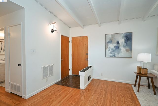 5239 Katrina Ct, Castro Valley, CA 94546