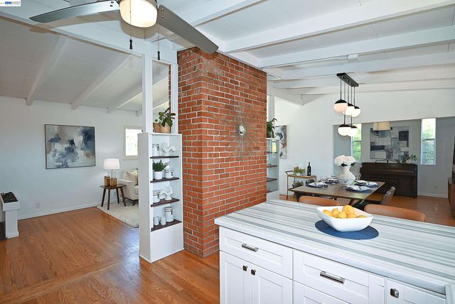 5239 Katrina Ct, Castro Valley, CA 94546