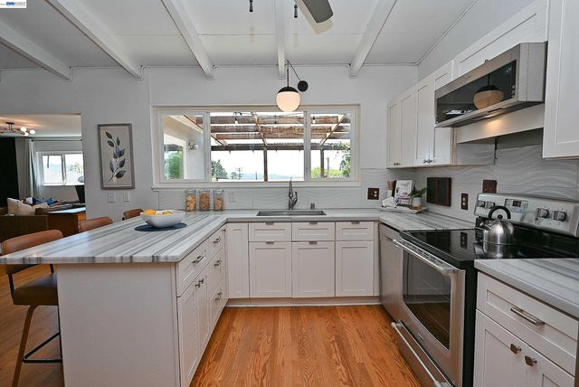 5239 Katrina Ct, Castro Valley, CA 94546