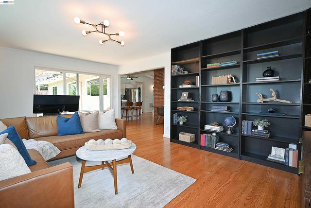 5239 Katrina Ct, Castro Valley, CA 94546