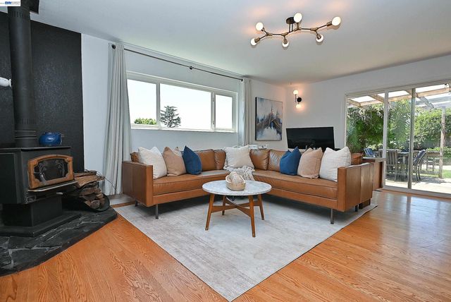 5239 Katrina Ct, Castro Valley, CA 94546