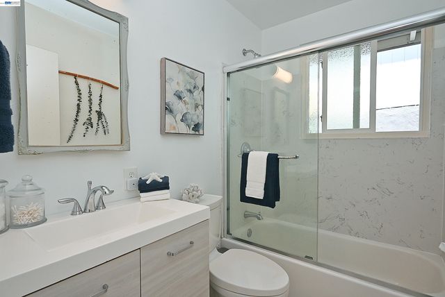5239 Katrina Ct, Castro Valley, CA 94546