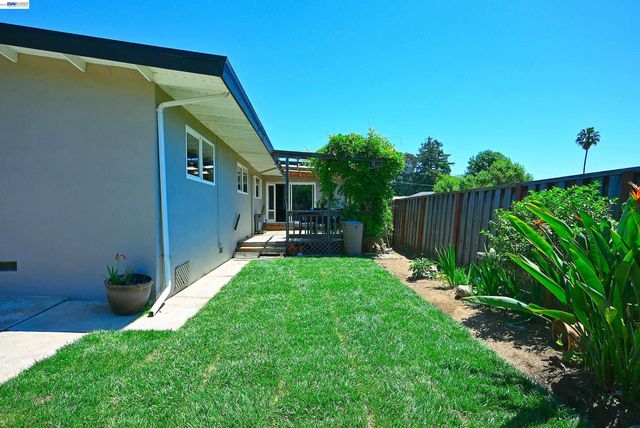 5239 Katrina Ct, Castro Valley, CA 94546