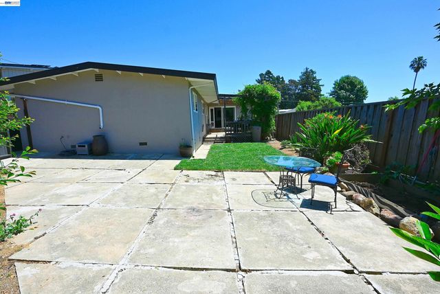 5239 Katrina Ct, Castro Valley, CA 94546