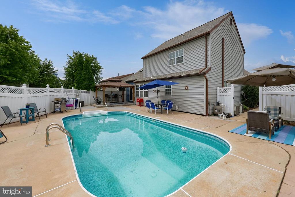 112 WINSTON DR, York, PA 17408