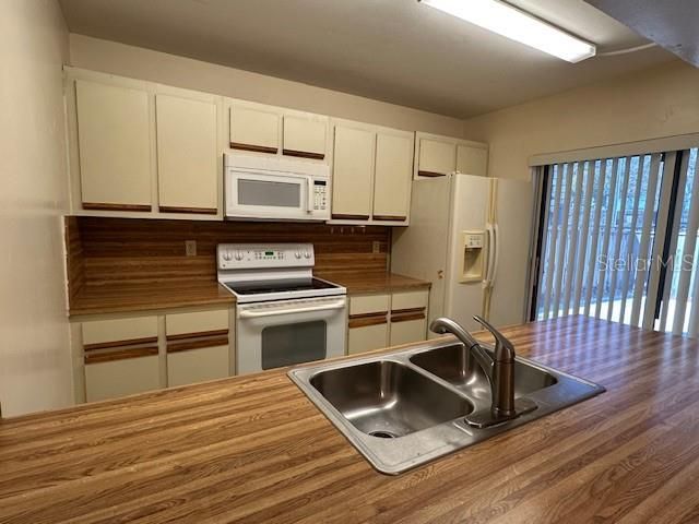 921 ROYAL OAK BOULEVARD, Leesburg, FL 34748