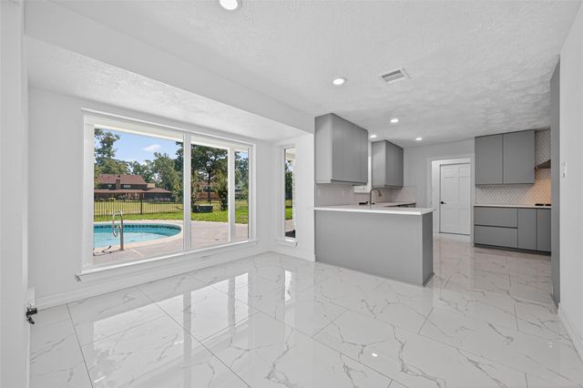 559 Hampton Road, Conroe, TX 77302