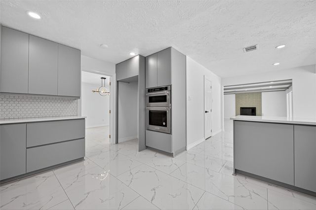 559 Hampton Road, Conroe, TX 77302