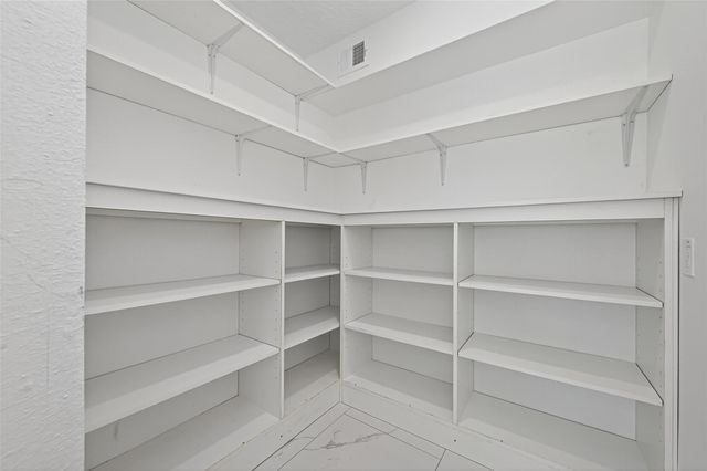 559 Hampton Road, Conroe, TX 77302