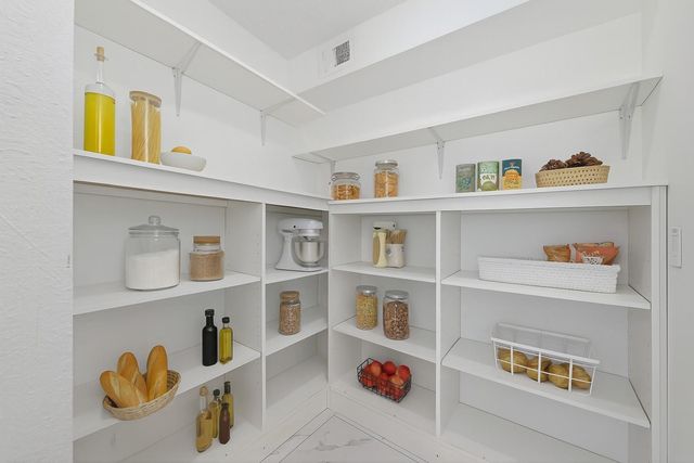 559 Hampton Road, Conroe, TX 77302