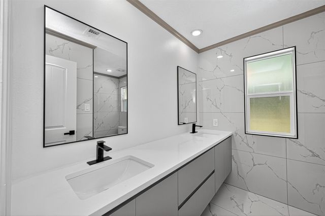 559 Hampton Road, Conroe, TX 77302