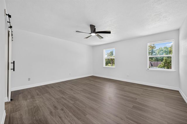 559 Hampton Road, Conroe, TX 77302