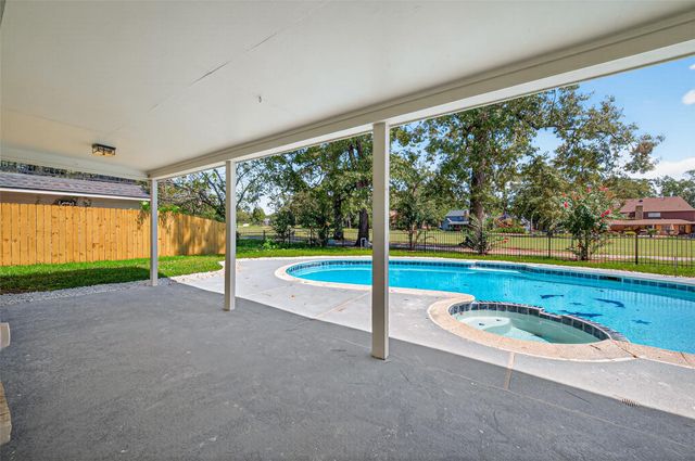 559 Hampton Road, Conroe, TX 77302