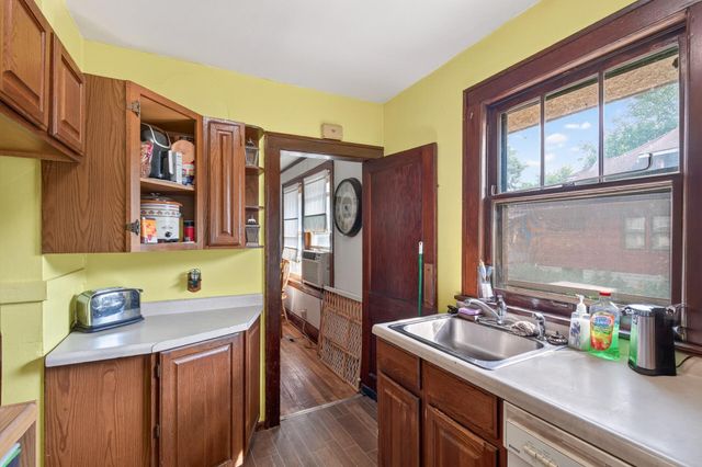 1461 7th Street W, Saint Paul, MN 55102