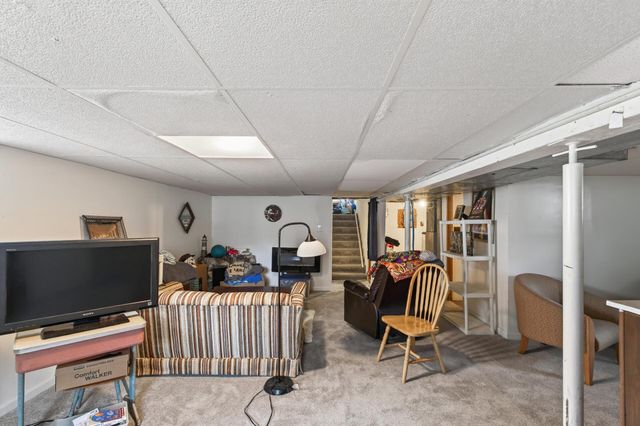 1461 7th Street W, Saint Paul, MN 55102