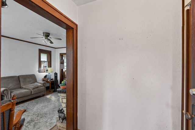 1461 7th Street W, Saint Paul, MN 55102