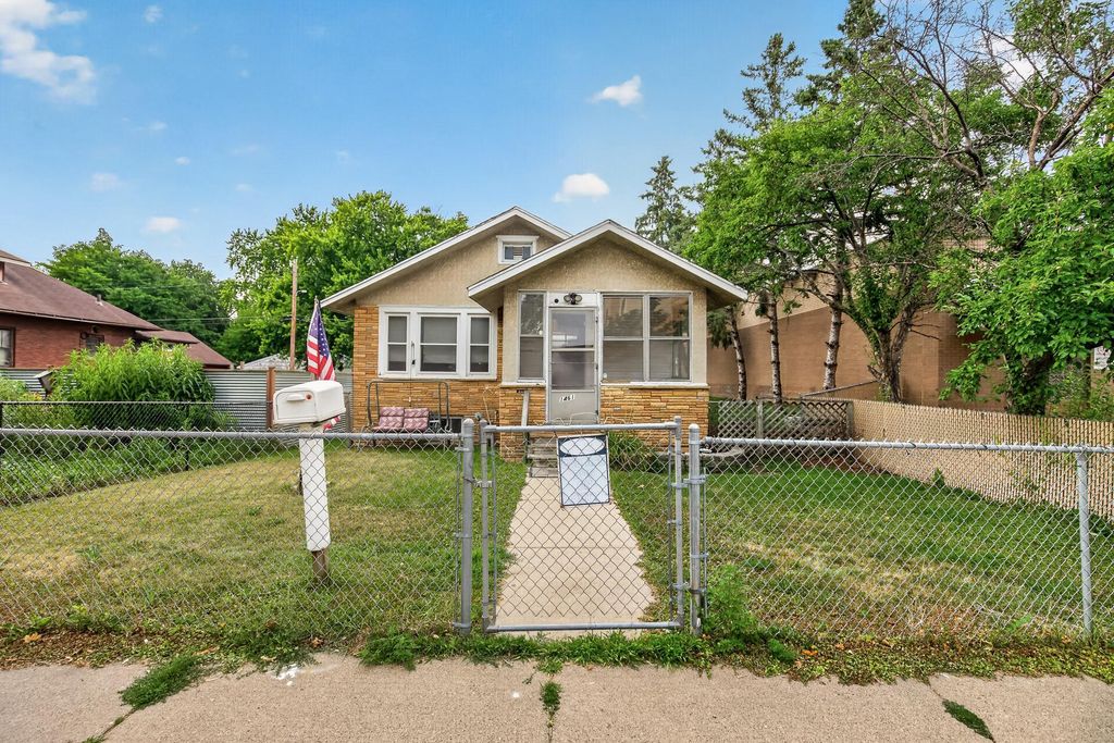 1461 7th Street W, Saint Paul, MN 55102