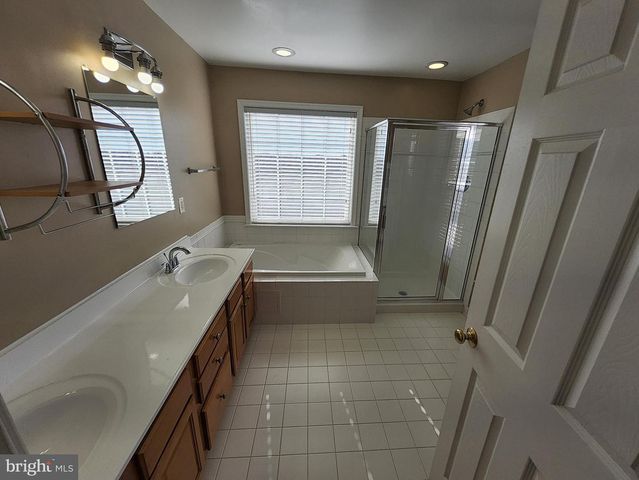 15692 WILLIAM BAYLISS CT, Woodbridge, VA 22191