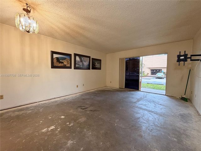 17000 NW 67th Ave 115, Hialeah, FL 33015