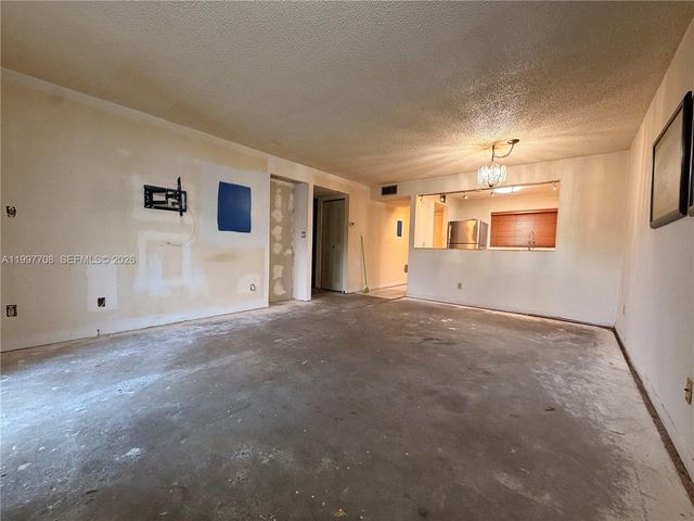 17000 NW 67th Ave 115, Hialeah, FL 33015