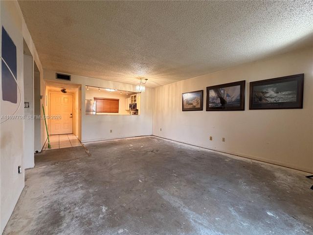 17000 NW 67th Ave 115, Hialeah, FL 33015