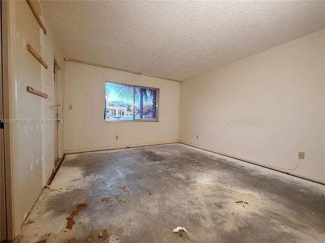 17000 NW 67th Ave 115, Hialeah, FL 33015