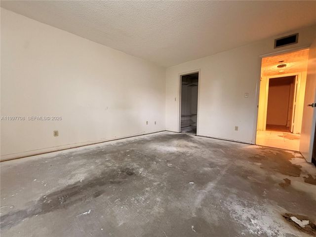 17000 NW 67th Ave 115, Hialeah, FL 33015