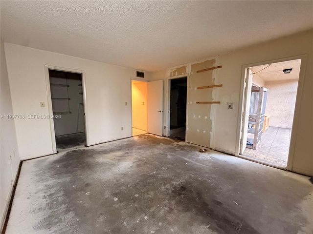 17000 NW 67th Ave 115, Hialeah, FL 33015