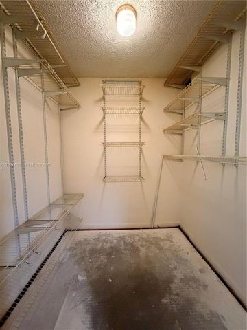 17000 NW 67th Ave 115, Hialeah, FL 33015