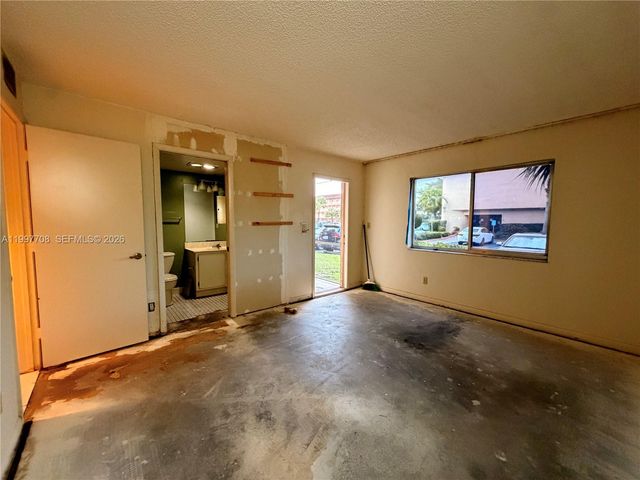 17000 NW 67th Ave 115, Hialeah, FL 33015