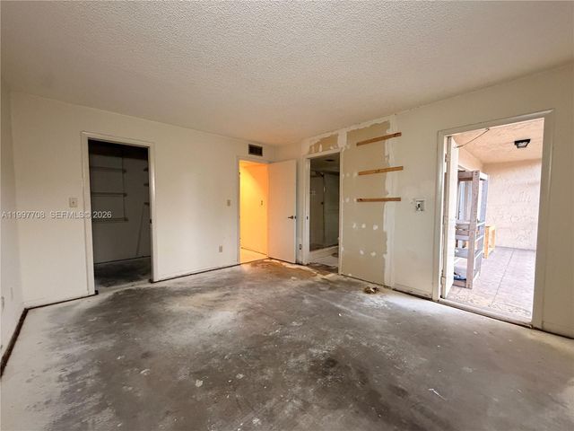 17000 NW 67th Ave 115, Hialeah, FL 33015