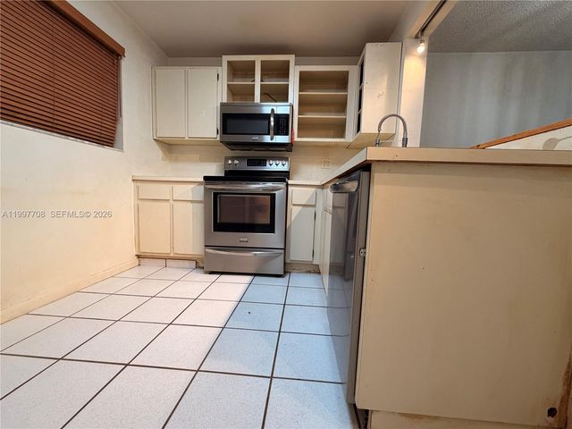 17000 NW 67th Ave 115, Hialeah, FL 33015