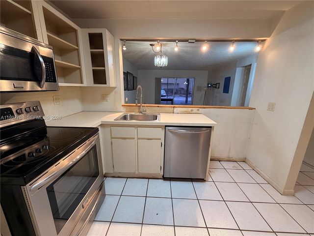 17000 NW 67th Ave 115, Hialeah, FL 33015