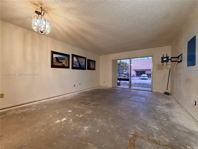 17000 NW 67th Ave 115, Hialeah, FL 33015