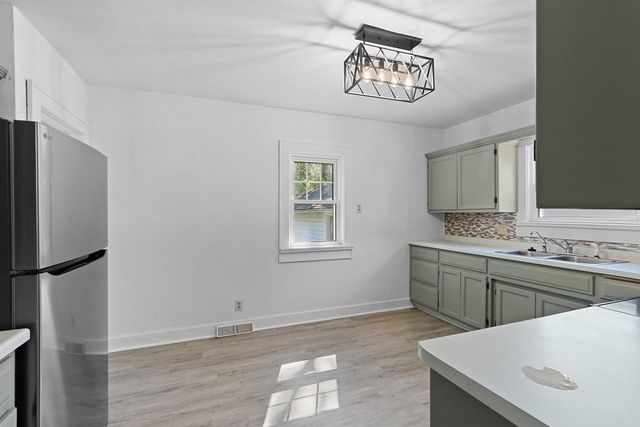 124 N ONEIDA STREET, Green Bay, WI 54303