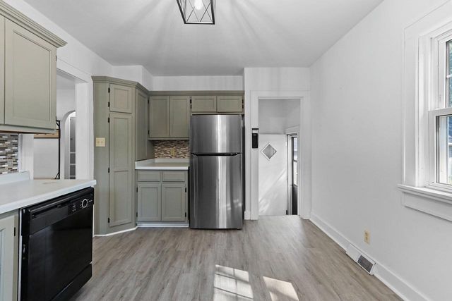 124 N ONEIDA STREET, Green Bay, WI 54303