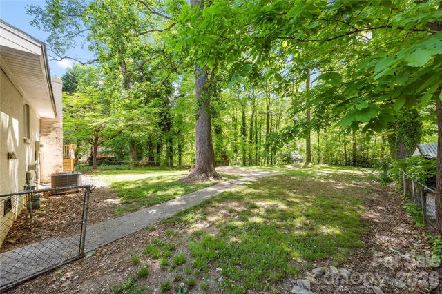 7001 Crossridge Road, Charlotte, NC 28214