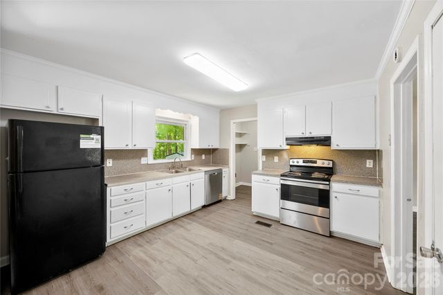 7001 Crossridge Road, Charlotte, NC 28214