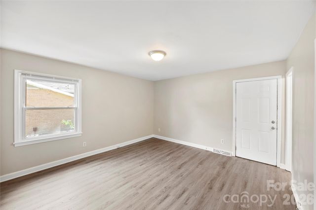 7001 Crossridge Road, Charlotte, NC 28214