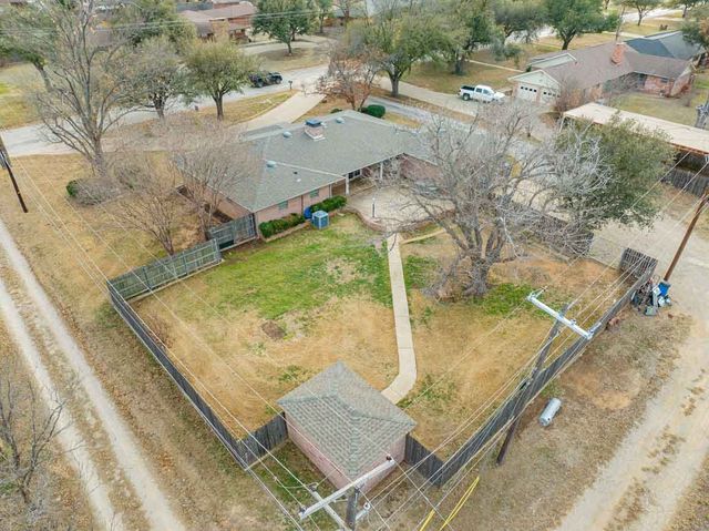 1506 W Elliott Street, Breckenridge, TX 76424