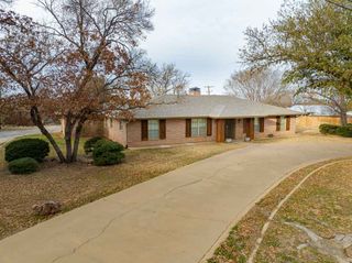 1506 W Elliott Street, Breckenridge, TX 76424