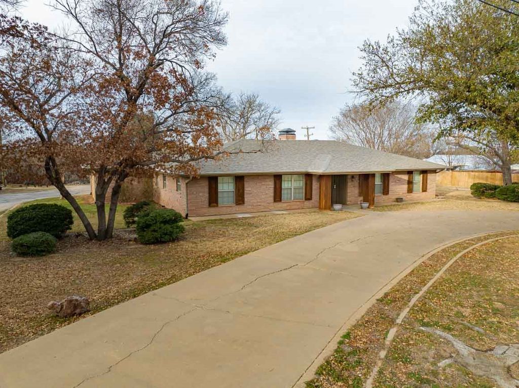 1506 W Elliott Street, Breckenridge, TX 76424