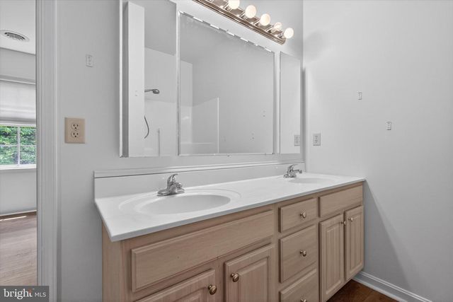 130 LEONARD LN, Harrisburg, PA 17111
