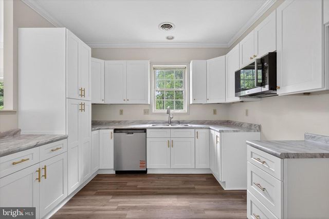130 LEONARD LN, Harrisburg, PA 17111