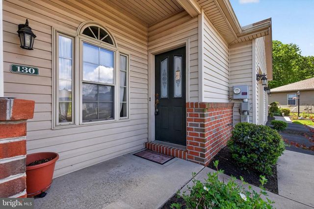 130 LEONARD LN, Harrisburg, PA 17111