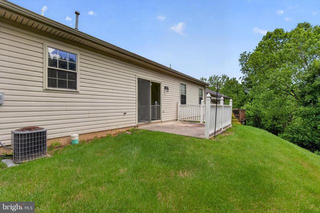 130 LEONARD LN, Harrisburg, PA 17111