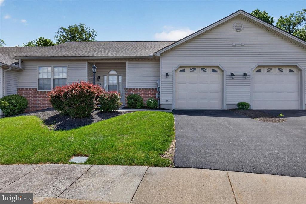 130 LEONARD LN, Harrisburg, PA 17111