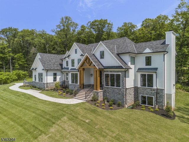 8 Cobblestone Ct, Warren Twp., NJ 07059