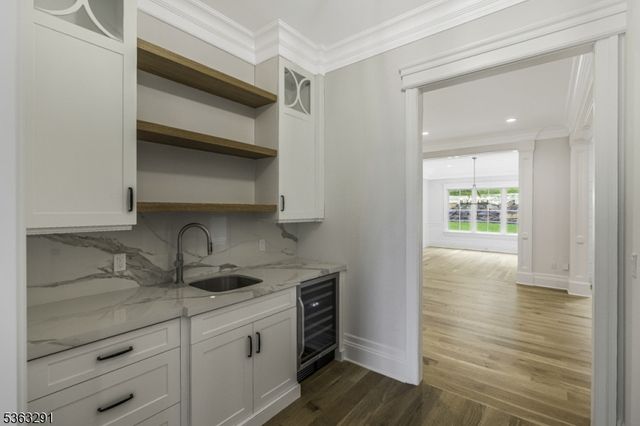 8 Cobblestone Ct, Warren Twp., NJ 07059