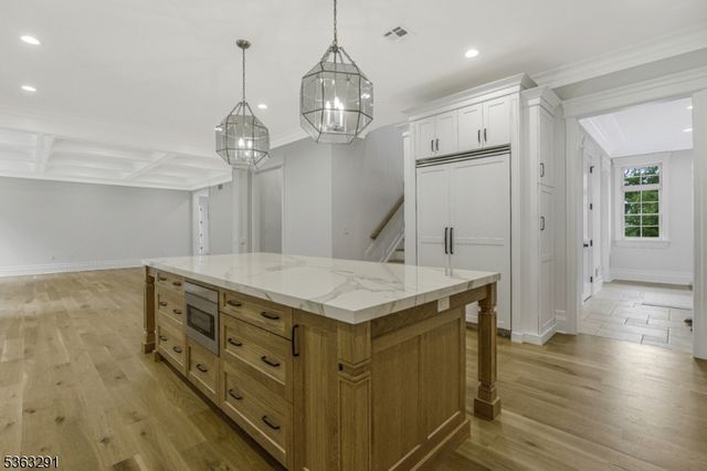 8 Cobblestone Ct, Warren Twp., NJ 07059